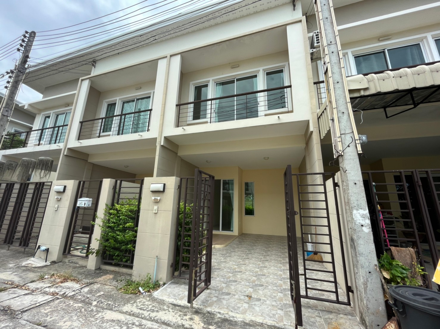 LINE ALBUM Sansuk town 2 220529 7