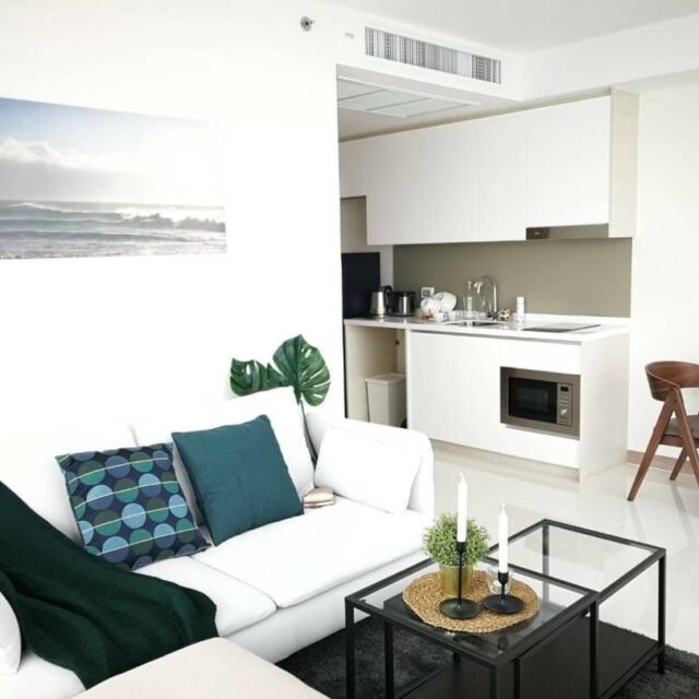 R032 Pattaya Naklue Riviera Wongamat 1 bedroom Large Corner Unit 50 SQM 32000 baht