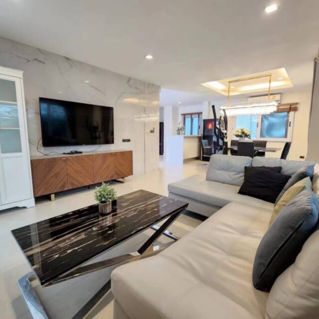 R124 Near Regent International School Patta Prime 3bed 4bath 236sqm Rental price 45000thb per month