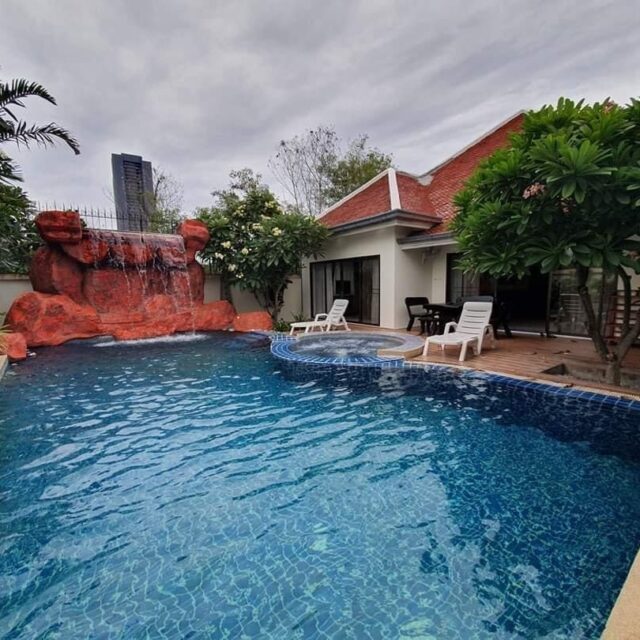 P054 Pool Villa Chaiyapruek Jomtien 4Bed 4Bath Jacuzzi Rent 60000 Baht
