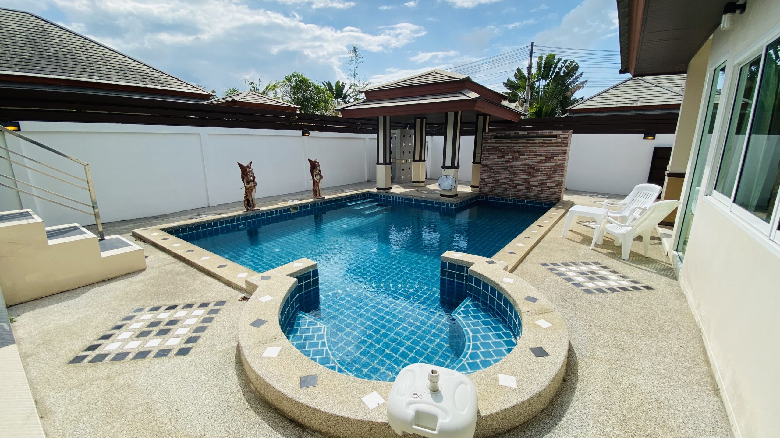 P080 House with Pool Huay Yai 3Beds 3Baths Land 532sqm Rent 55K Sale 6.5 Millions Baht